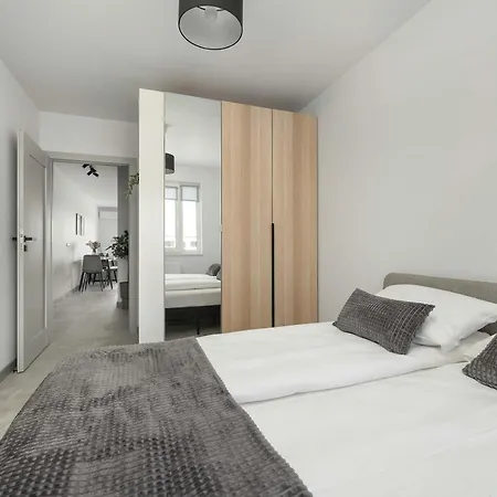 شقة Air-conditioned With Parking And Balcony By Renters *