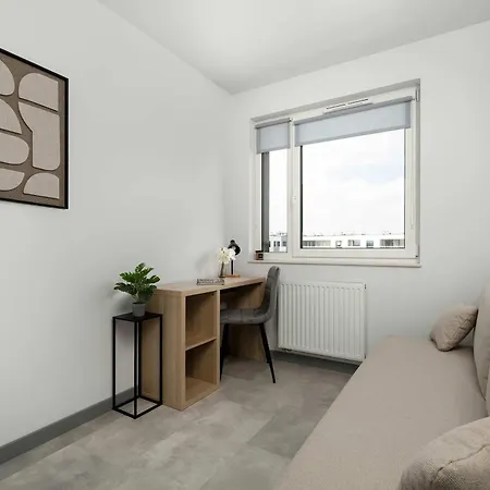 شقة Air-conditioned With Parking And Balcony By Renters فروتسواف
