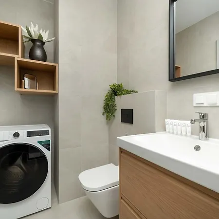 Air-conditioned With Parking And Balcony By Renters شقة