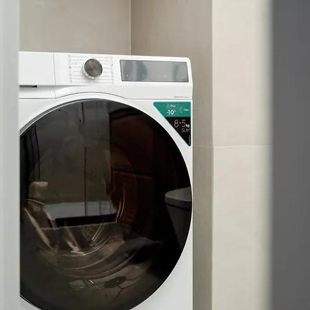 Air-conditioned With Parking And Balcony By Renters شقة فروتسواف